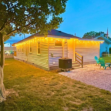 Cottage In Heart Of Colonial Beach, 7 Mins Walk To The Beach Kültér fotó
