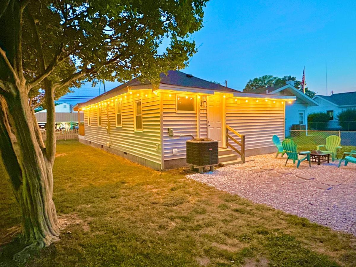 Cottage In Heart Of Colonial Beach, 7 Mins Walk To The Beach Kültér fotó